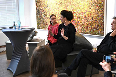 Franziska Cordts eröffnet die Lecture Performance / © Cordts Art Foundation